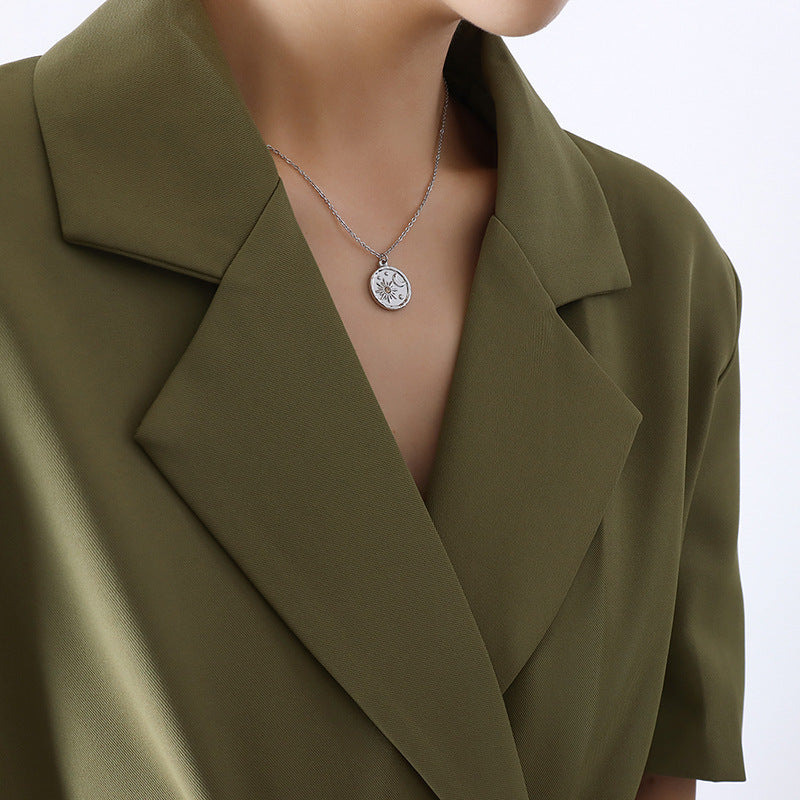 Fashion Moon Round Pendant Necklace