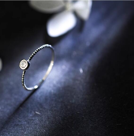 Fashion Single Diamond Twist S925 Silver Ring