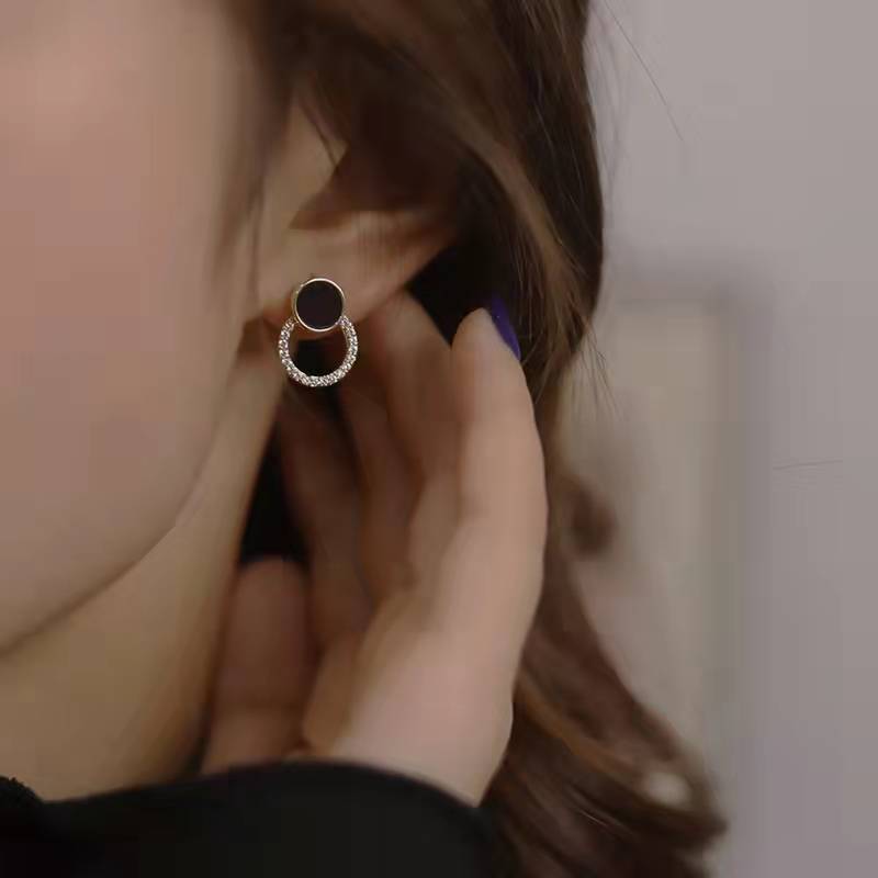 Fashion Rhinestone-Encrusted Circle Ear Studs