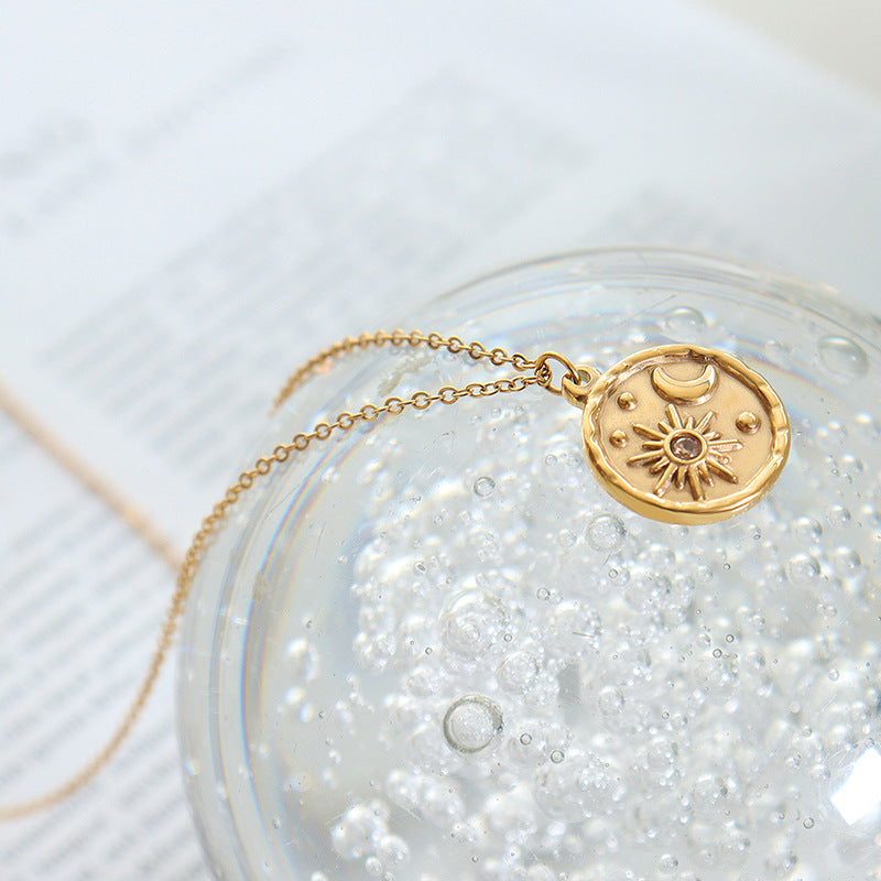 Fashion Moon Round Pendant Necklace